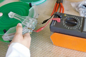 Çeşitli elektronik parametreler test edilir
